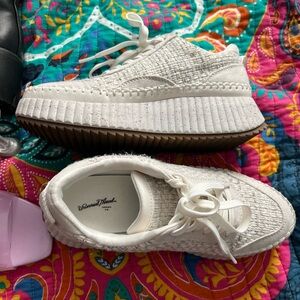 Universal Thread White Textured Sneakers